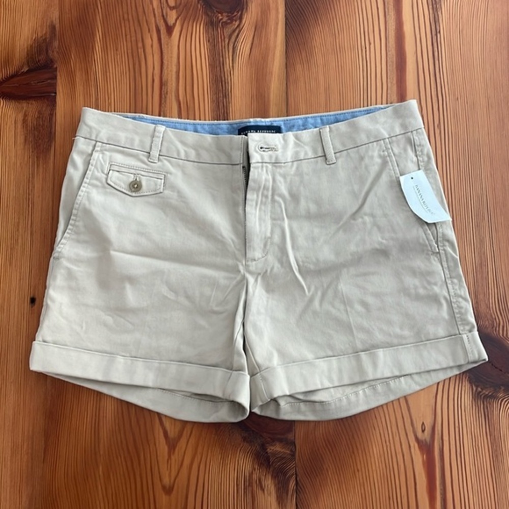 🔥 Banana Republic Khaki Shorts - NWT - Khaki - Size 6